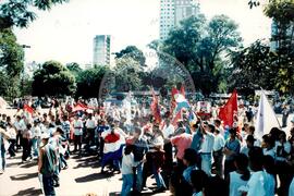 Dia do Trabalhador com o MST, CPT e CTC (Campo Grande-MS, 01 mai. 1999) [fotografia] / Fotógrafo(a) : Marcial G. Congo. -- Ref.: BR-SPMST_MST-SN-CIN_AMP_000608-003460-AMT.