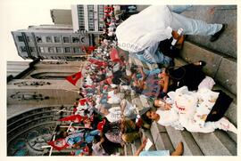 Mobilização (São Paulo-SP, 17 abr. 1988) [fotografia] / Fotógrafo(a) : Douglas Mansur. -- Ref.: BR-SPMST_MST-SN-CIN_AMP_000372-001822-AMT.