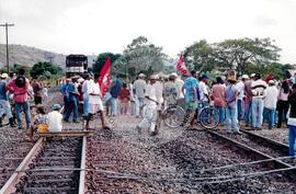 Manifestação do MST (Tumiritinga-MG, 09 jun. 1999) [fotografia] / Fotógrafo(a) : Jack Zalcman. -- Ref.: BR-SPMST_MST-SN-CIN_AMP_000534-003012-AMT.