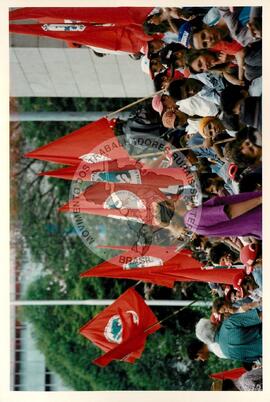 Mobilização (São Paulo-SP, 17 abr. 1988) [fotografia] / Fotógrafo(a) : Douglas Mansur. -- Ref.: BR-SPMST_MST-SN-CIN_AMP_000373-001877-AMT.