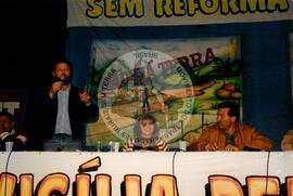 Vigília pela Reforma Agrária no Sindicato dos Metalúrgicos (São Bernardo do Campo-SP, 25 abr. 1992) [fotografia] / Fotógrafo(a) : Arquivo MST. -- Ref.: BR-SPMST_MST-SN-CIN_AMP_000382-001998-AMT.