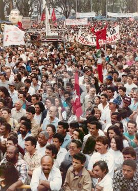 Manifestação pró Impechment - UNE E CUT (São Paulo (Estado), 25 ago. 1992) [fotografia] / Fotógrafo(a) : Juan Pezzeto. -- Ref.: BR-SPMST_MST-SN-CIN_AMP_000384-002084-AMT.