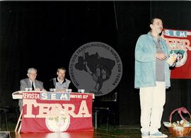 Lançamento da Revista Sem Terra (São Paulo (Estado), 03 jul. 1997) [fotografia] / Fotógrafo(a) : Francisca P. Montejo ; Saulo Pompermayer ; Douglas Mansur ; . -- Ref.: BR-SPMST_MST-SN-CIN_AMP_000692-003897-ARV.