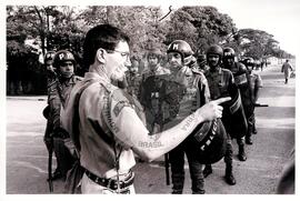 Greve na Ford (São Bernardo do Campo-SP, 1990) [fotografia] / Fotógrafo(a) : Roberto Parizotti. -- Ref.: BR-SPMST_MST-SN-CIN_AMP_000377-001978-AMT.