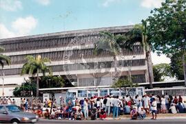Mobilização no INCRA (Fortaleza-CE, 14 ago. 1998) [fotografia] / Fotógrafo(a) : Estácio Júnior. -- Ref.: BR-SPMST_MST-SN-CIN_AMP_000513-002917-AMT.