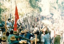 Acampamento "Fazenda Santa Rosa" do MST (Abelardo Luz-SC, [sem data]) [fotografia] / Fotógrafo(a) : Chiquinho ; L. Delanghe. -- Ref.: BR-SPMST_MST-SN-CIN_AMP_000107-000740-ACP.