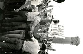 Manifestação contra visita do presidente de El Salvador (El Salvador, 20 jun. 1986) [fotografia] / Fotógrafo(a) : Regina Vilela. -- Ref.: BR-SPMST_MST-SN-CIN_AMP_001066-008632-RIT.