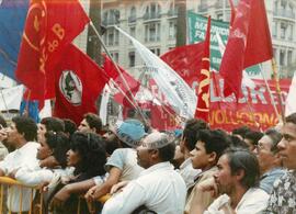 Manifestação pró Impechment - UNE E CUT (São Paulo (Estado), 25 ago. 1992) [fotografia] / Fotógrafo(a) : Juan Pezzeto. -- Ref.: BR-SPMST_MST-SN-CIN_AMP_000384-002089-AMT.