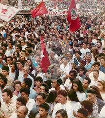 Manifestação pró Impechment - UNE E CUT (São Paulo (Estado), 25 ago. 1992) [fotografia] / Fotógrafo(a) : Juan Pezzeto. -- Ref.: BR-SPMST_MST-SN-CIN_AMP_000384-002055-AMT.