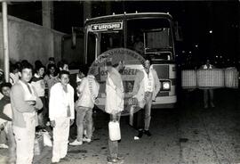 Lavradores do interior acampam na capital ao lado da Assembléia Legislativa (São Paulo-SP, 26 ago. 1985) [fotografia] / Fotógrafo(a) : Regina Vilela. -- Ref.: BR-SPMST_MST-SN-CIN_AMP_000362-001746-AMT.