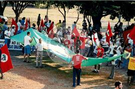Entrega do resultado do plesbicito da ALCA atividades nacionais conjuntas (Distrito Federal (Brasil), 16 set. 2001) [fotografia] / Fotógrafo(a) : Gildo Aguiar. -- Ref.: BR-SPMST_MST-SN-CIN_AMP_000586-003322-AMT.