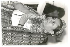Rigoberta Menchu [Prêmio Nobel da Paz] (Mato Grosso do Sul, [sem data]) [fotografia] / Fotógrafo(a) : Arquivo MST. -- Ref.: BR-SPMST_MST-SN-CIN_AMP_001690-012676-PER.