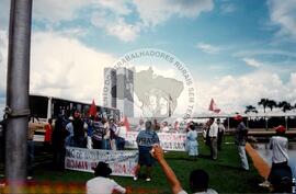 Manifestação na Embaixada da Indonésia pró Timor Leste (Brasília-DF, 10 dez. 1996) [fotografia] / Fotógrafo(a) : Arquivo MST. -- Ref.: BR-SPMST_MST-SN-CIN_AMP_001133-009360-RIT.