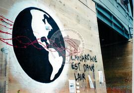 Protesto (Quebec (Canadá), 21 abr. 2001) [fotografia] / Fotógrafo(a) : Maísa Mendonça. -- Ref.: BR-SPMST_MST-SN-CIN_AMP_001057-008575-RIT.