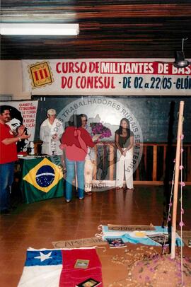 Curso de Militantes de Base do Conesul, 3o (Glória dos Dourados-MS, 02 a 05 mai.) [fotografia] / Fotógrafo(a) : Arquivo MST. -- Ref.: BR-SPMST_MST-SN-CIN_AMP_000861-005819-CUR.