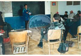 Oficina de Rádio no assentamento "Conquista da Fronteira" do MST (Hulha Negra-RS, jun. 2001) [fotografia] / Fotógrafo(a) : Leticia Barqueta. -- Ref.: BR-SPMST_MST-SN-CIN_AMP_000691-003872-ARV.