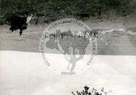 Ocupação Santa Fé (Rio Grande do Sul, 19 fev. 1990) [fotografia] / Fotógrafo(a) : Ernestino-Polaco. -- Ref.: BR-SPMST_MST-SN-CIN_AMP_001834-013966-OCU.