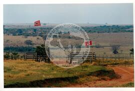 Acampamento "Guarantã" (São Paulo (Estado), jul. 1998) [fotografia] / Fotógrafo(a) : Douglas Mansur. -- Ref.: BR-SPMST_MST-SN-CIN_AMP_000045-000215-ACP.