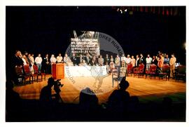 Tribunal Internacional dos Crimes do Latifúndio e da Política Governamental de Violação dos Direitos Humanos (Curitiba-PR, 02 mai. 2001) [fotografia] / Fotógrafo(a) : Douglas Mansur. -- Ref.: BR-SPMST_MST-SN-CIN_AMP_000135-001035-ACS.