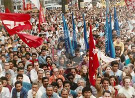 Manifestação pró Impechment - UNE E CUT (São Paulo (Estado), 25 ago. 1992) [fotografia] / Fotógrafo(a) : Juan Pezzeto. -- Ref.: BR-SPMST_MST-SN-CIN_AMP_000384-002045-AMT.