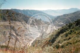 Viagem de Joelson, Ênio e João Pedro (Ásia, 1996) [fotografia] / Fotógrafo(a) : [sem autoria]. -- Ref.: BR-SPMST_MST-SN-CIN_AMP_001138-009489-RIT.