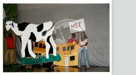 Encontro de Jovens do MST, na Ucicamp, 3o (Campinas-SP, 14 fev. 2001) [fotografia] / Fotógrafo(a) : Douglas Mansur. -- Ref.: BR-SPMST_MST-SN-CIN_AMP_000907-006966-ENJ.