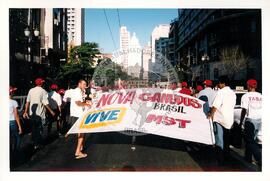 Mobilização no 1º de Maio (São Paulo (Estado), 01 mai. 1999) [fotografia] / Fotógrafo(a) : Douglas Mansur. -- Ref.: BR-SPMST_MST-SN-CIN_AMP_000394-002179-AMT.
