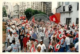 Mobilização (São Paulo (Estado), 17 abr. 1988) [fotografia] / Fotógrafo(a) : Douglas Mansur ; Zinclar. -- Ref.: BR-SPMST_MST-SN-CIN_AMP_000371-001786-AMT.