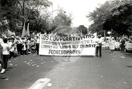 de Maio, 1o (El Salvador, 01 mai. 1988) [fotografia] / Fotógrafo(a) : Mara. -- Ref.: BR-SPMST_MST-SN-CIN_AMP_001069-008642-RIT.