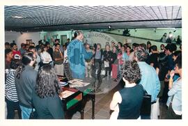 Exposição e Lançamento da Revista Sem Terra edição n 10 (São Paulo (Estado), 30 mar. 2000) [fotografia] / Fotógrafo(a) : Douglas Mansur. -- Ref.: BR-SPMST_MST-SN-CIN_AMP_001035-008233-ELF.
