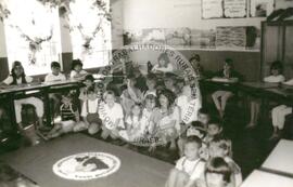 Escola em assentamento (Santa Catarina, 1997) [fotografia] / Fotógrafo(a) : Arquivo MST. -- Ref.: BR-SPMST_MST-SN-CIN_AMP_000887-006219-EDU.