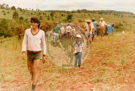 Assentamento "Conquista da Fronteira" do MST (Dionísio Cerqueira-SC, jan. 1990) [fotografia] / Fotógrafo(a) : Chiquinho. -- Ref.: BR-SPMST_MST-SN-CIN_AMP_000192-001385-ASS.