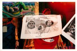 Semana Nacional de Cultura Brasileira e Reforma Agrária (Rio de Janeiro-RJ, 18 mar. 2002) [fotografia] / Fotógrafo(a) : Luciney Martins. -- Ref.: BR-SPMST_MST-SN-CIN_AMP_001813-013247-NDT.