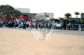 Entrega do resultado do plesbicito da ALCA atividades nacionais conjuntas (Distrito Federal (Brasil), 16 set. 2001) [fotografia] / Fotógrafo(a) : Gildo Aguiar. -- Ref.: BR-SPMST_MST-SN-CIN_AMP_000586-003313-AMT.