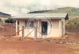 Posto de saúde de assentados do MST (Abelardo Luz-SC, jul. 1990) [fotografia] / Fotógrafo(a) : Arquivo MST. -- Ref.: BR-SPMST_MST-SN-CIN_AMP_000193-001388-ASS.