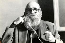 Paulo Freire (Brasil, [sem data]) [fotografia] / Fotógrafo(a) : Arquivo MST. -- Ref.: BR-SPMST_MST-SN-CIN_AMP_001671-012611-PER.