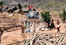 Assentamento do MST [sem identificação] (Minas Gerais, out. 1988) [fotografia] / Fotógrafo(a) : Arquivo MST. -- Ref.: BR-SPMST_MST-SN-CIN_AMP_000332-001599-ASS.