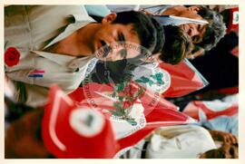 Mobilização (São Paulo-SP, 17 abr. 1988) [fotografia] / Fotógrafo(a) : Douglas Mansur. -- Ref.: BR-SPMST_MST-SN-CIN_AMP_000373-001912-AMT.