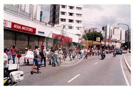 Marcha Sem Terra contra a prisão de 6 trabalhadores (São Paulo-SP, mar. 2000) [fotografia] / Fotógrafo(a) : Joaquim Duarte. -- Ref.: BR-SPMST_MST-SN-CIN_AMP_001426-011543-MAC.
