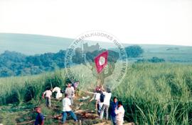 Acampamento " Nova Canudos- Fazenda Engenheiro D'Agua" do MST (Porto Feliz-SP, fev. 1999) [fotografia] / Fotógrafo(a) : Douglas Mansur. -- Ref.: BR-SPMST_MST-SN-CIN_AMP_000046-000237-ACP.