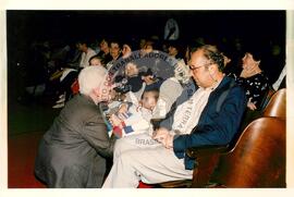 Lançamento da Exposição "Terra" (São Paulo (Estado), 10 abr. 1997) [fotografia] / Fotógrafo(a) : Douglas Mansur. -- Ref.: BR-SPMST_MST-SN-CIN_AMP_001030-008171-ELF.