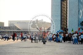 Entrega do resultado do plesbicito da ALCA atividades nacionais conjuntas (Distrito Federal (Brasil), 16 set. 2001) [fotografia] / Fotógrafo(a) : Gildo Aguiar. -- Ref.: BR-SPMST_MST-SN-CIN_AMP_000586-003316-AMT.