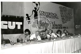 Conferência Internacional Terra, Ecologia e Dívida Externa (Espírito Santo, mai. 1992) [fotografia] / Fotógrafo(a) : Douglas Mansur. -- Ref.: BR-SPMST_MST-SN-CIN_AMP_001159-010045-RIT.