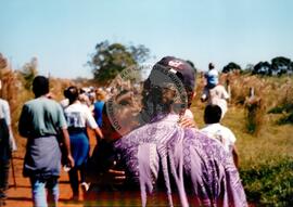 Assentamento "Tamarana" do MST (Paraná, [sem data]) [fotografia] / Fotógrafo(a) : Maria Luísa Mendonça. -- Ref.: BR-SPMST_MST-SN-CIN_AMP_000171-001227-ASS.