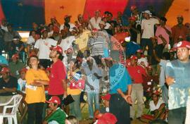 Mobilização em Brasília durante a Jornada Nacional "Acampamento Nacional Eldorado dos Carajás" (Brasília-DF, 03 set. 2001) [fotografia] / Fotógrafo(a) : Gildo Aguiar. -- Ref.: BR-SPMST_MST-SN-CIN_AMP_001918-014409-SJM.
