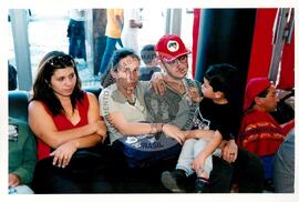 Tribunal Internacional dos Crimes do Latifúndio e da Política Governamental de Violação dos Direitos Humanos (Curitiba-PR, 02 mai. 2001) [fotografia] / Fotógrafo(a) : Douglas Mansur. -- Ref.: BR-SPMST_MST-SN-CIN_AMP_000134-000924-ACS.