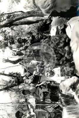 Protesto contra a violência da PM na "Fazenda Annoni" (Rio Grande do Sul, 19 out. 1986) [fotografia] / Fotógrafo(a) : Jussara Veron. -- Ref.: BR-SPMST_MST-SN-CIN_AMP_000454-002649-AMT.
