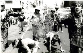 Passeata contra o massacre de Xanomanis (São Paulo (Estado), 1993) [fotografia] / Fotógrafo(a) : Debora Lerrer. -- Ref.: BR-SPMST_MST-SN-CIN_AMP_000386-002125-AMT.