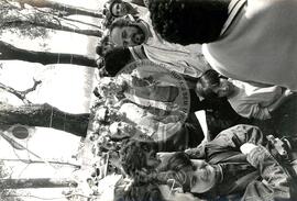 Protesto contra a violência da PM na "Fazenda Annoni" (Rio Grande do Sul, 19 out. 1986) [fotografia] / Fotógrafo(a) : Jussara Veron. -- Ref.: BR-SPMST_MST-SN-CIN_AMP_000454-002639-AMT.