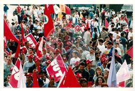 Inauguração do Monumento em homenagem a Antônio Tavares Pereira (Curitiba-PR, 01 mai. 2001) [fotografia] / Fotógrafo(a) : Douglas Mansur. -- Ref.: BR-SPMST_MST-SN-CIN_AMP_001025-007955-ELF.